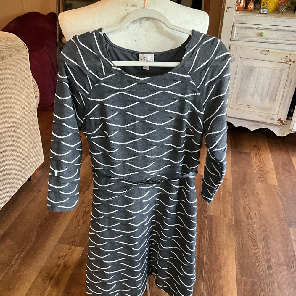 Beige by eci  size 12 dress - Picture 5 of 6